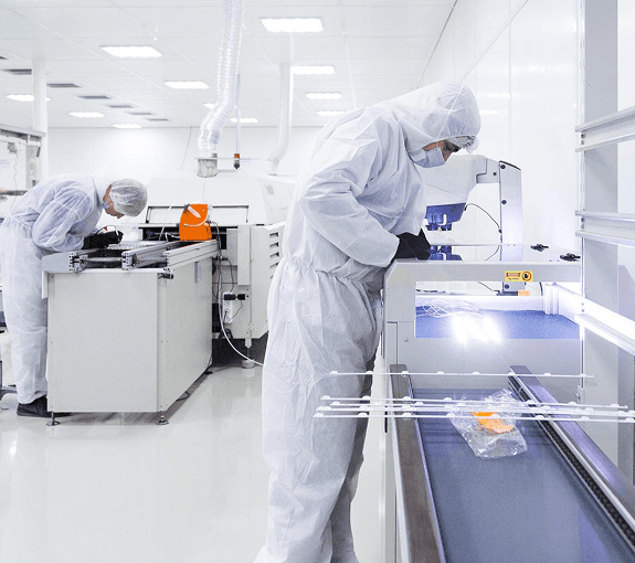 a-person-at-lab-inage